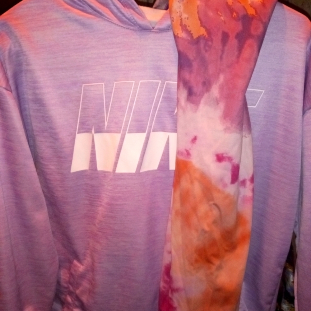 Nike sweater on with matching leggings and shoes!!